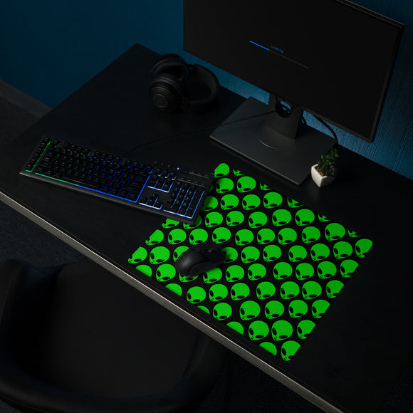 Green Alien Head Gaming Mouse Pad | 18